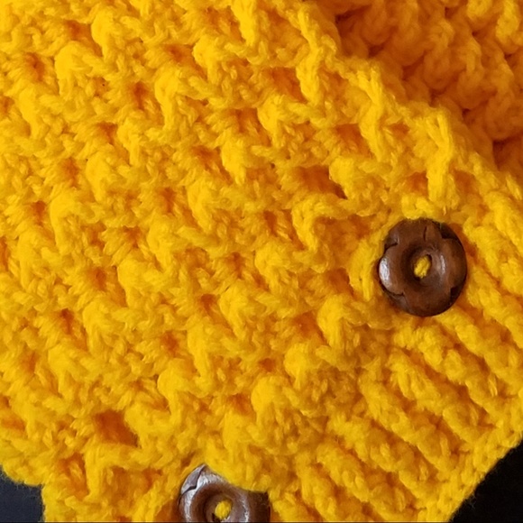 Scarf, Cowl - Picture 2 of 4